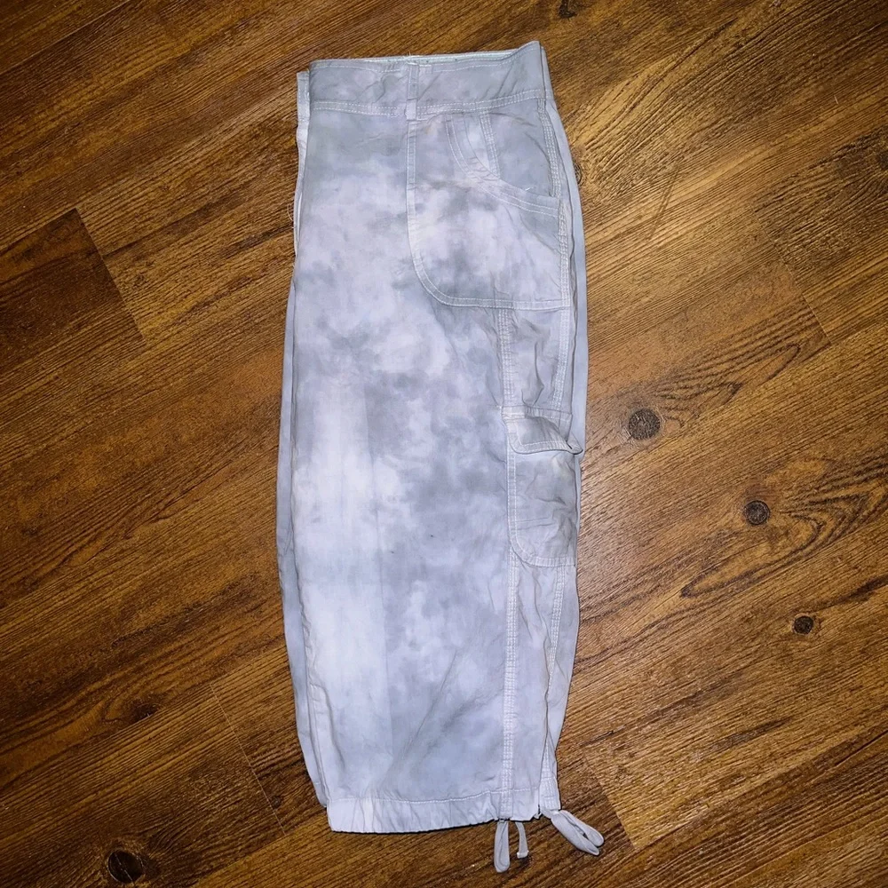 LAST CALL Laura Scott Gray Marbled Retro Lightweight Cargo Capri Pants Size 14 - Picture 5 of 12